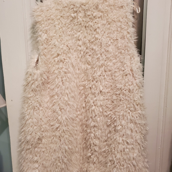 Faux fur vest - Picture 5 of 5